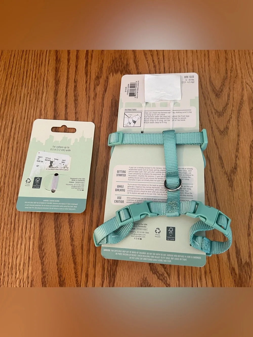 Kitty City Cat White with Green Trim & Cats Leash, Harness & Collar Slide